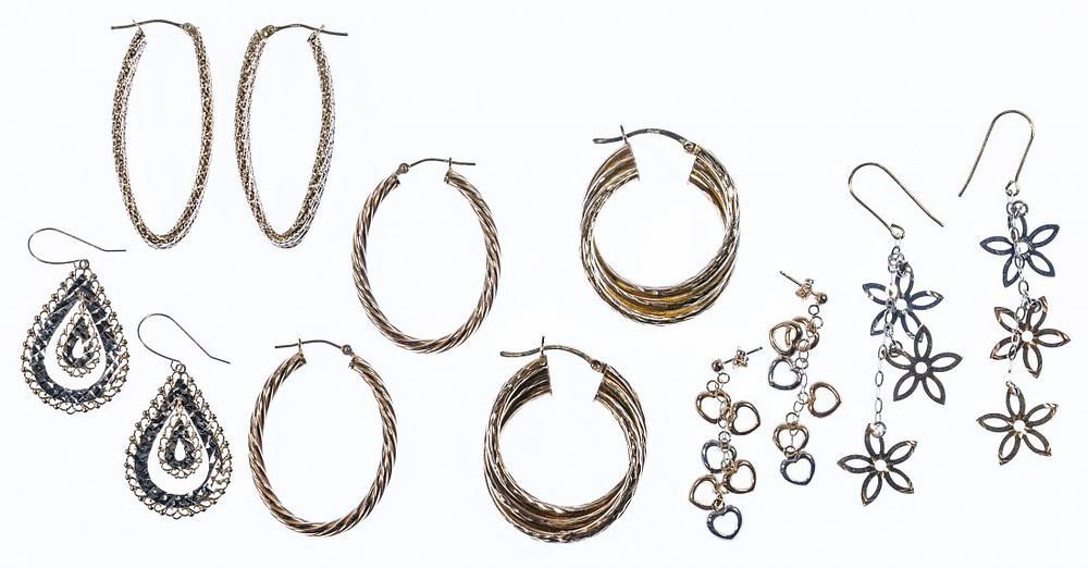 Lot 541: 14k Gold Earring Assortment