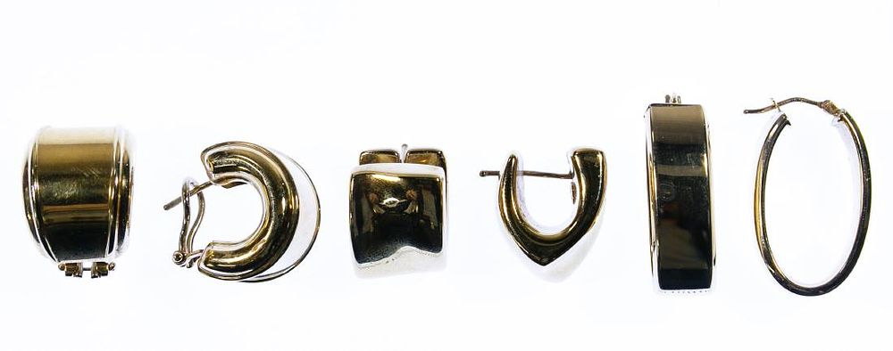 Lot 542: 14k Gold Earring Assortment