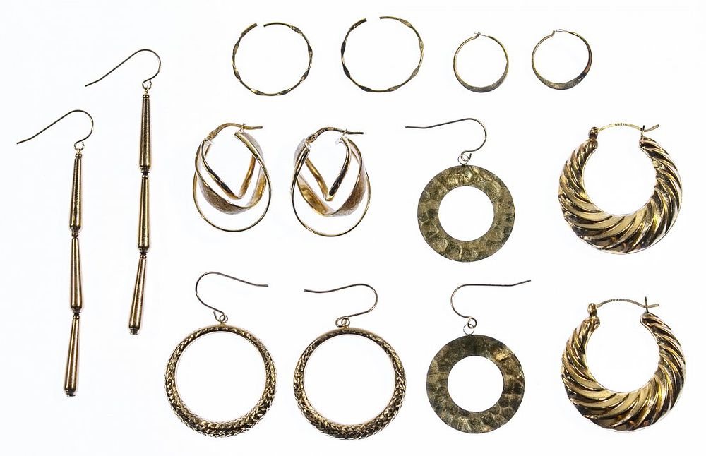 Lot 546: 14k Gold Earring Assortment