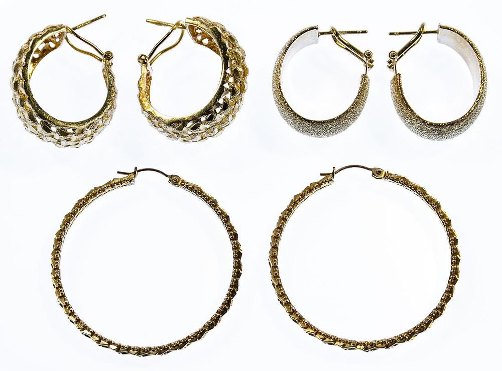 Lot 547: 14k Gold Earring Assortment