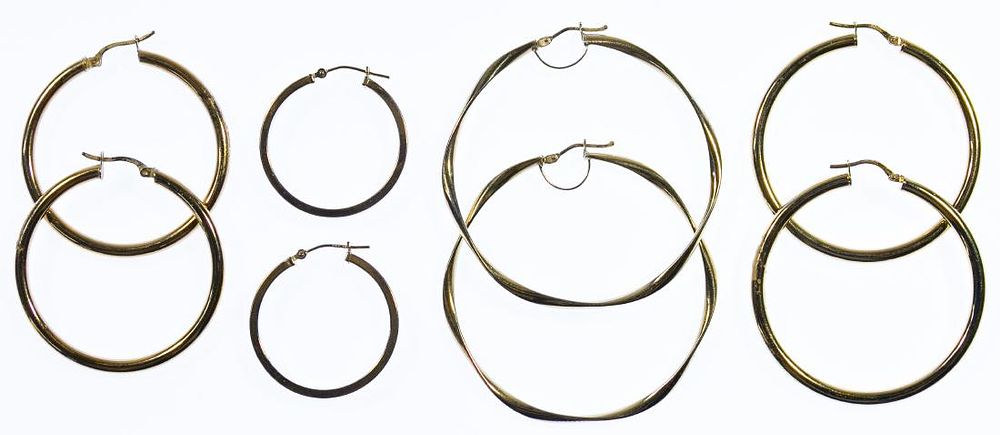 Lot 550: 14k Gold Earring Assortment