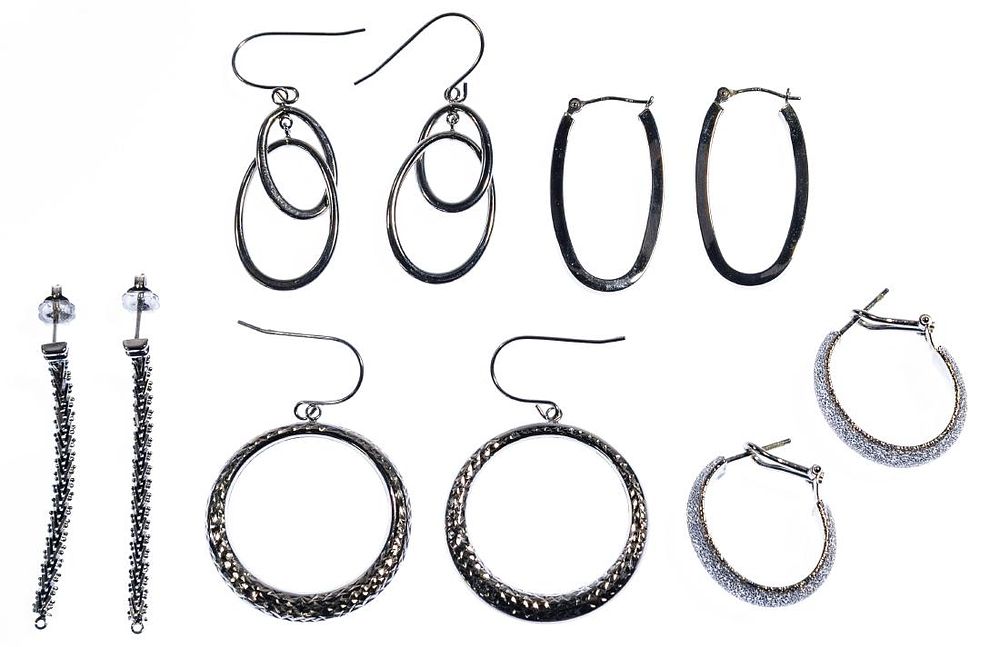 Lot 556: 14k White Gold Earring Assortment
