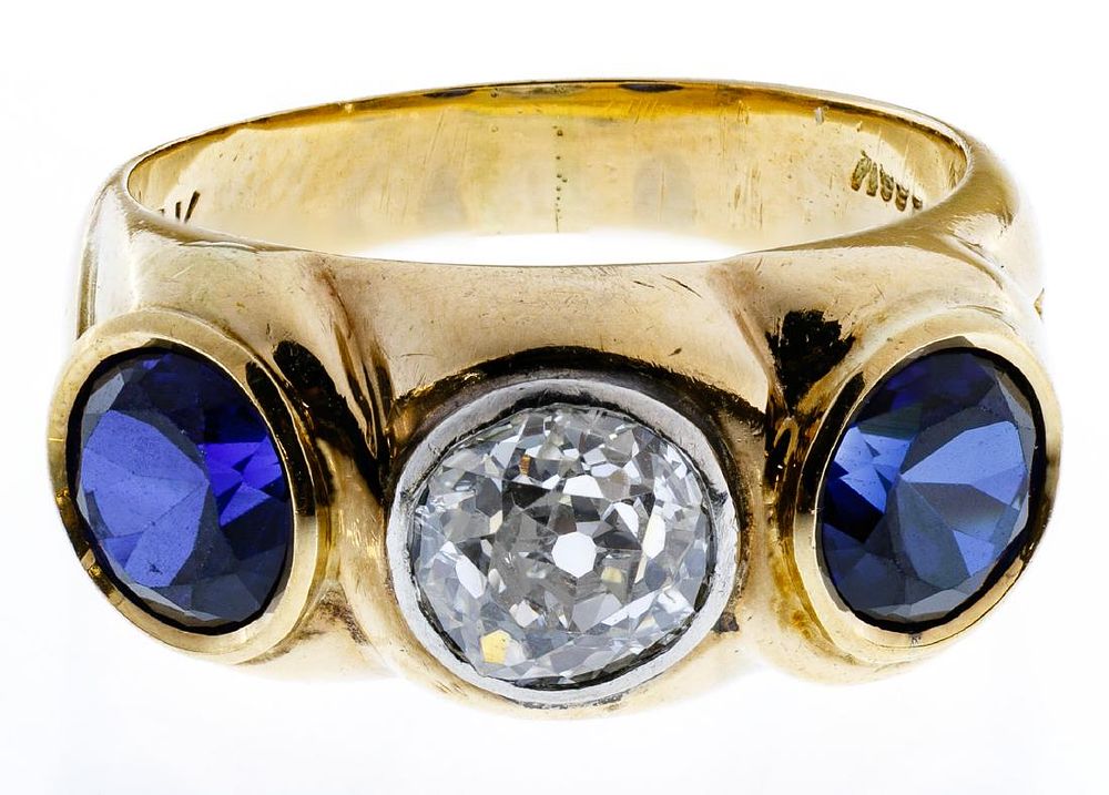 Lot 557: 14k Gold, Sapphire and Diamond Ring