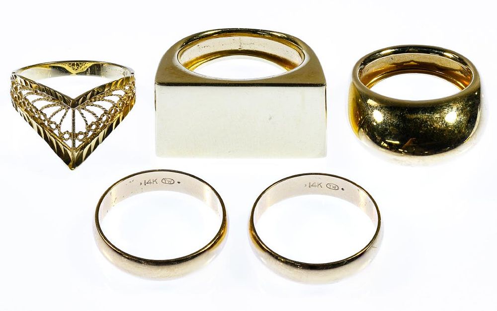 Lot 570: 14k Gold Ring Assortment