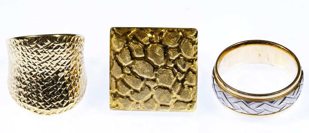 Lot 571: 14k Gold Ring Assortment
