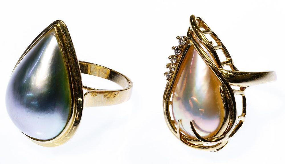 Lot 575: 14k Gold and Mabe Pearl Rings