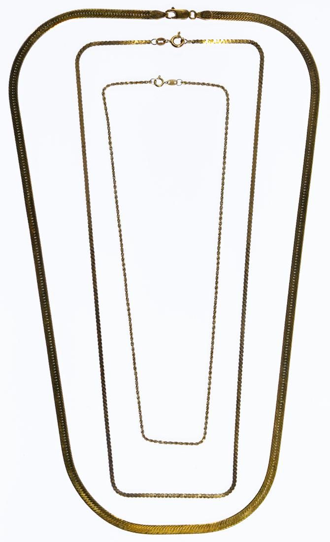 Lot 611: 14k Gold Necklace Assortment
