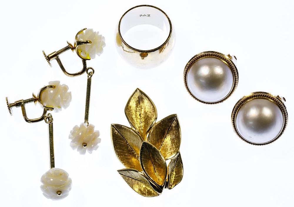 Lot 635: 14k Gold Jewelry Assortment