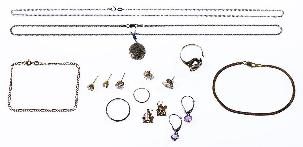 Lot 636: 14k Gold Jewelry Assortment