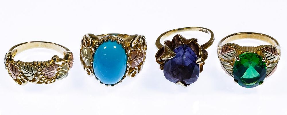 Lot 652: 10k Gold Ring Assortment