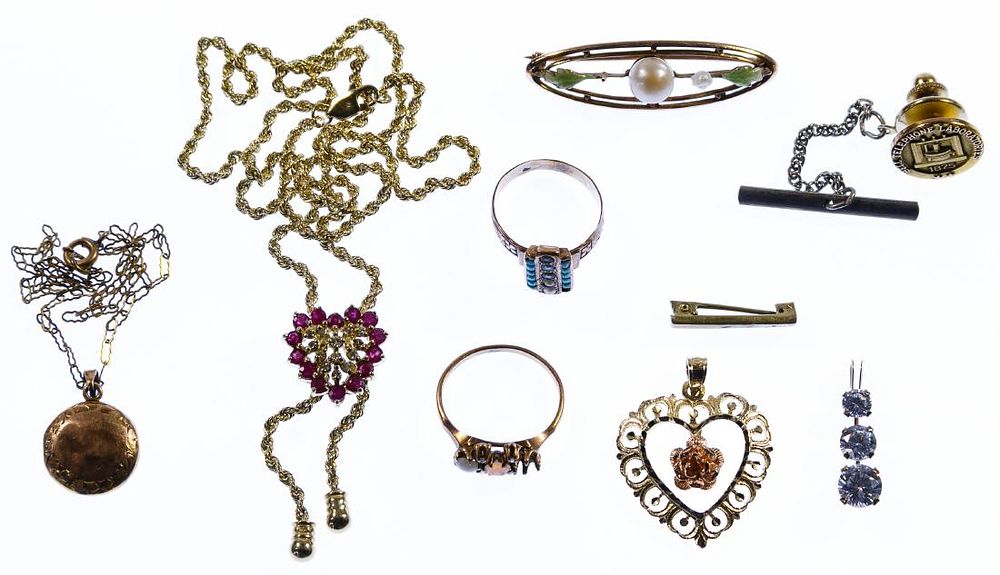 Lot 655: 10k Gold Jewelry Assortment