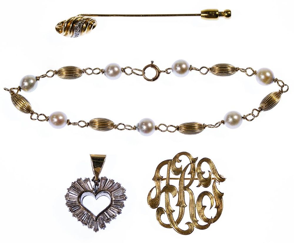 Lot 659: 14k Gold and 10k Gold Jewelry Assortment