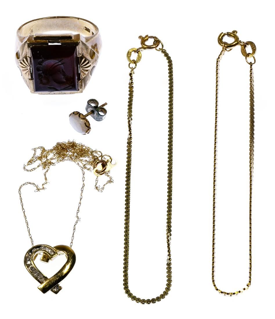 Lot 660: 14k Gold and 10k Gold Jewelry Assortment