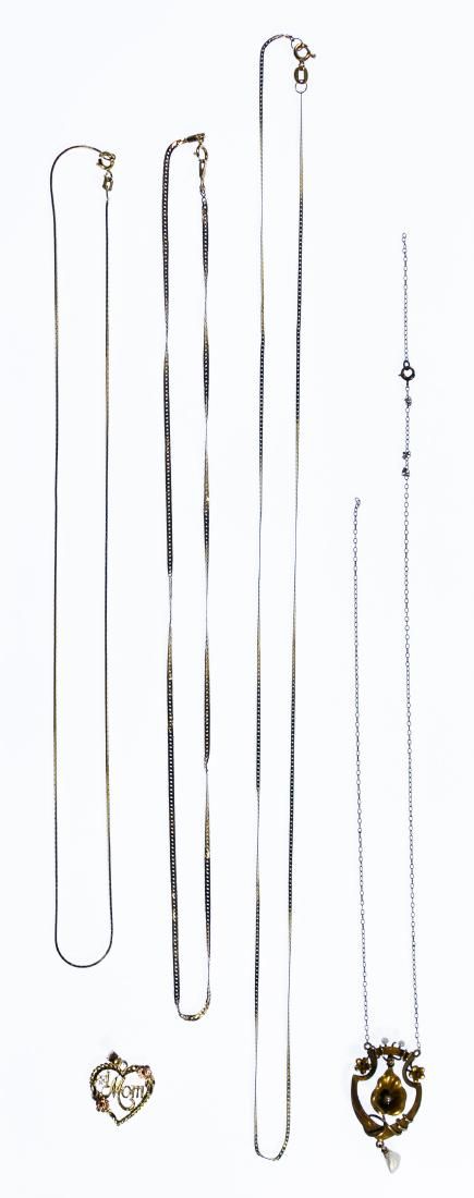 Lot 661: 14k Gold and 10k Gold Pendant and Necklace Assortment