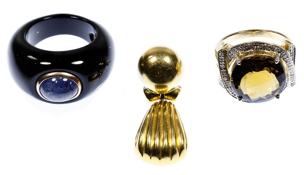 Lot 666: 18k Gold and 10k Gold Jewelry Assortment