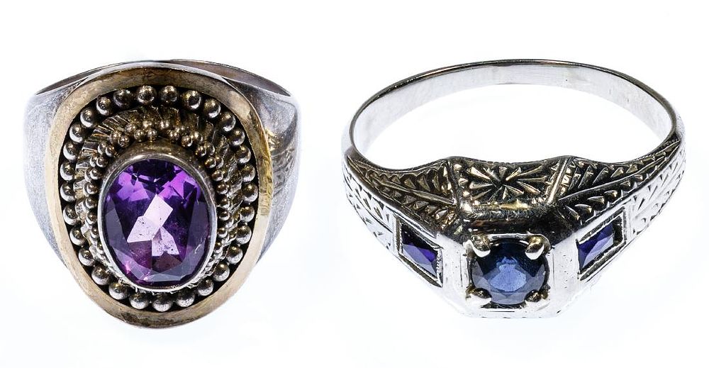Lot 668: 18k White Gold and Semi-Precious Gemstone Ring