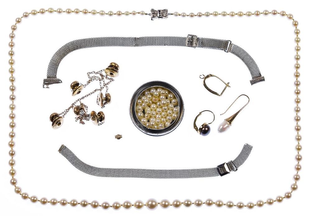 Lot 673: Platinum and 14k Gold Jewelry Assortment