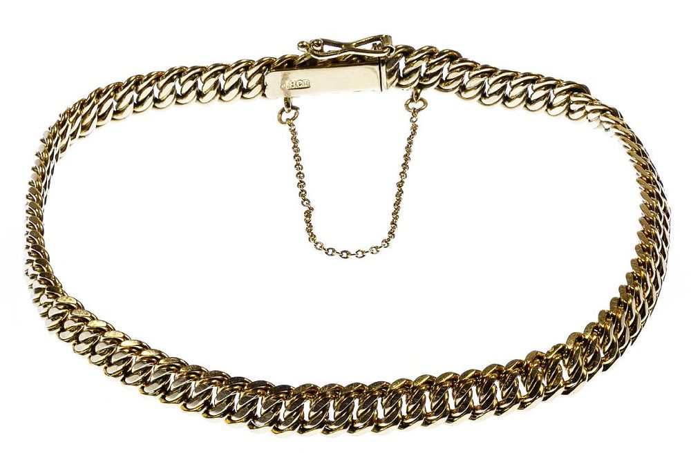Lot 220: 18k Gold Link Bracelet