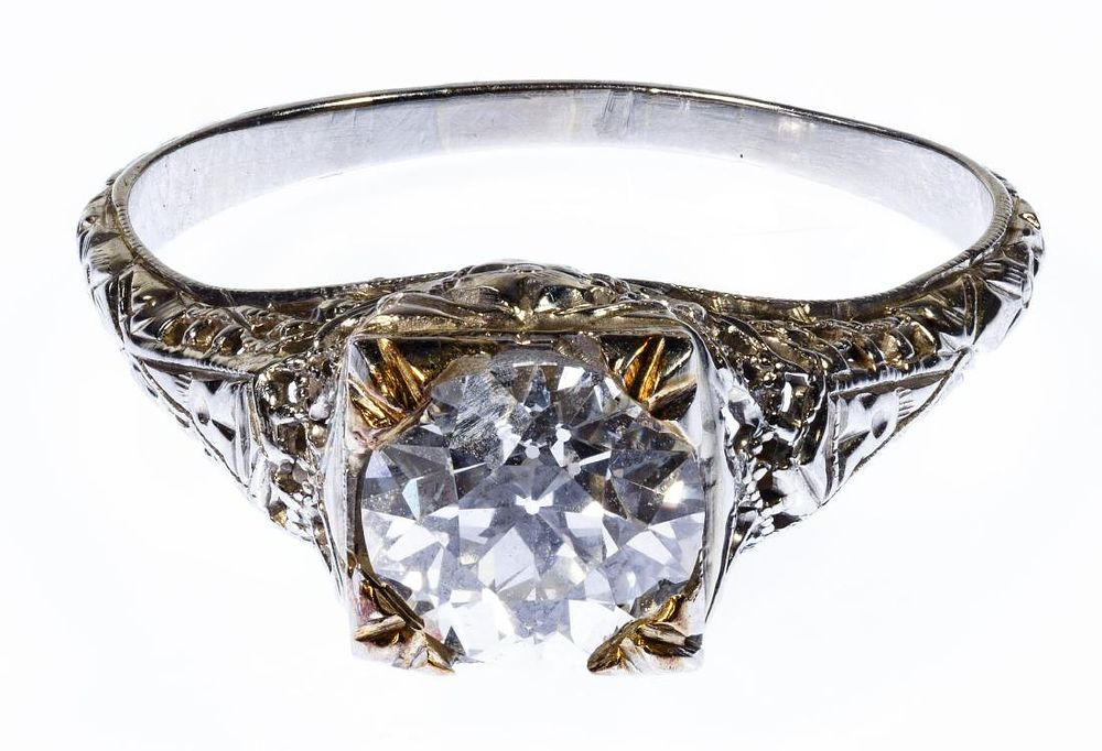 Lot 221: 18k White Gold and Diamond Art Deco Ring
