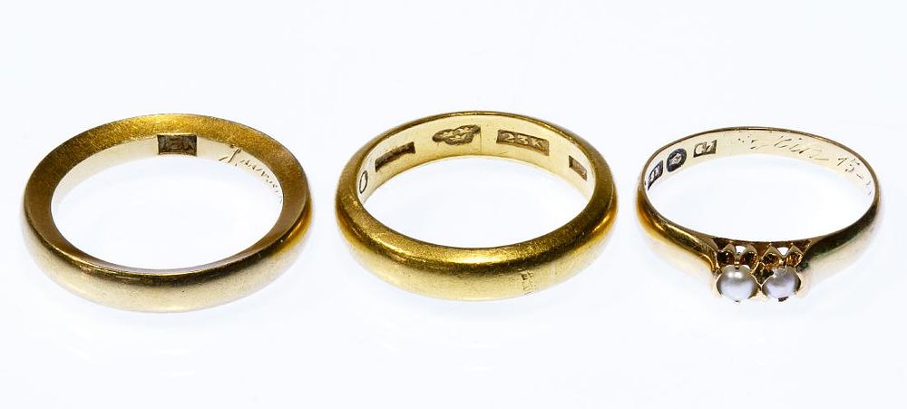 Lot 224: 23k Gold and 18k Gold Rings