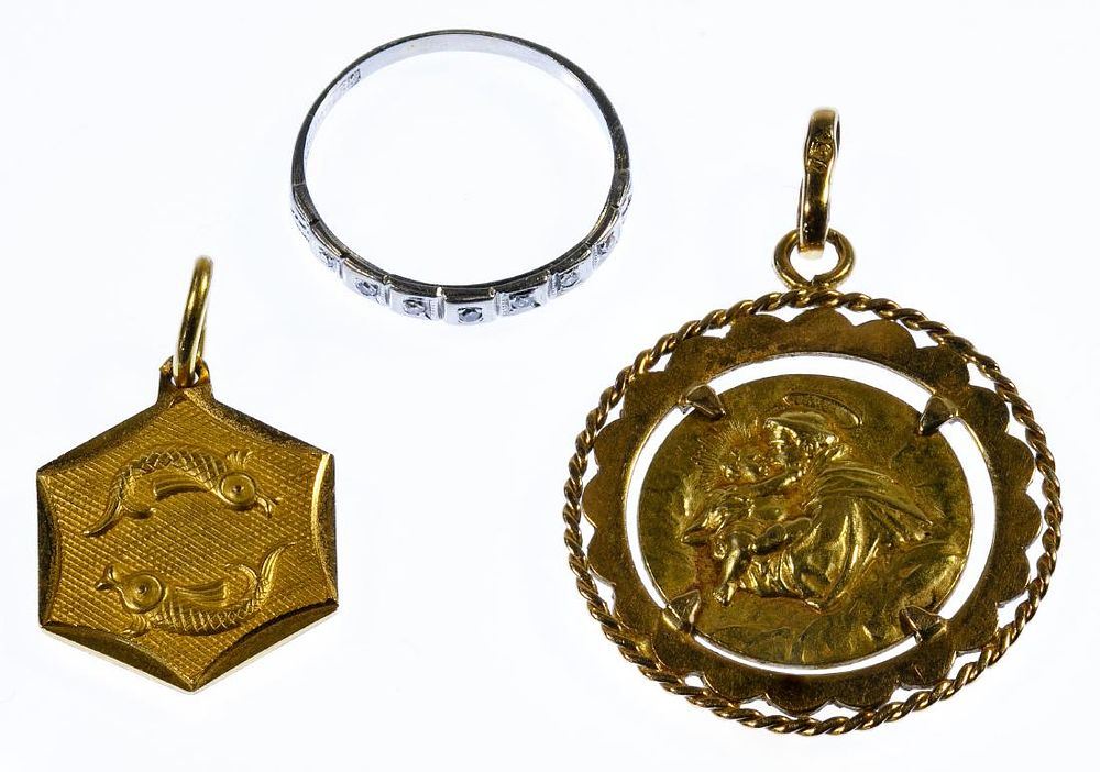 Lot 228: 18k Gold Jewelry Assortment