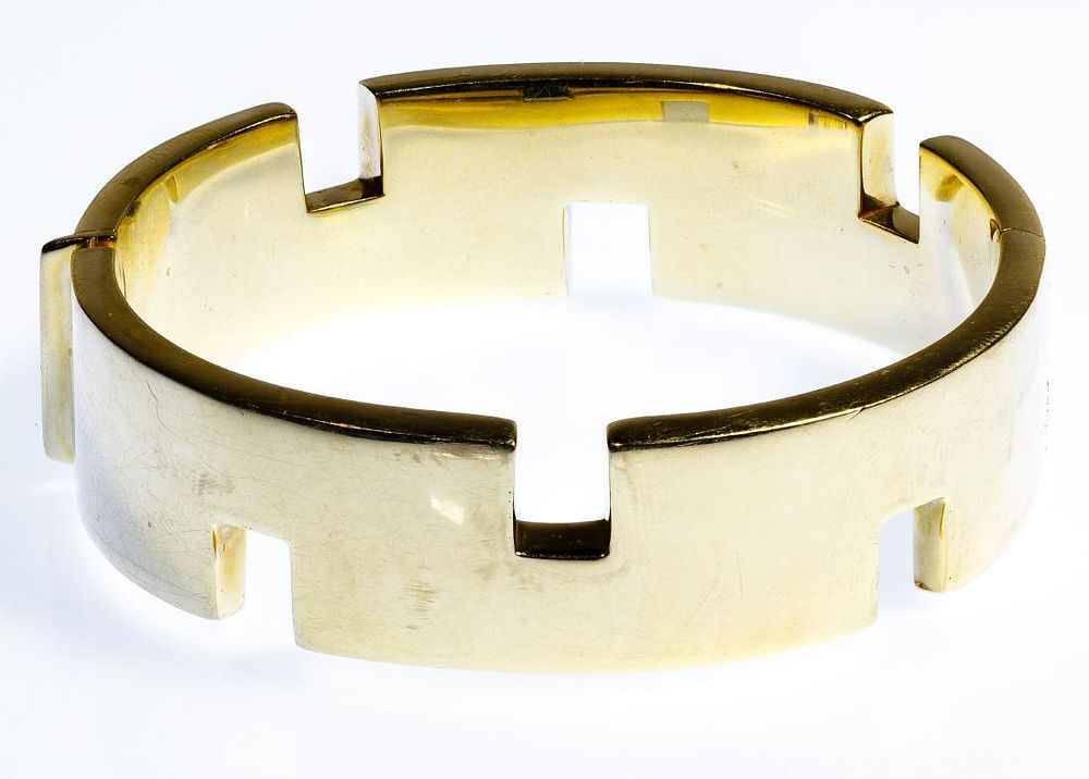 Lot 231: 14k Gold Hinged Bangle Bracelet