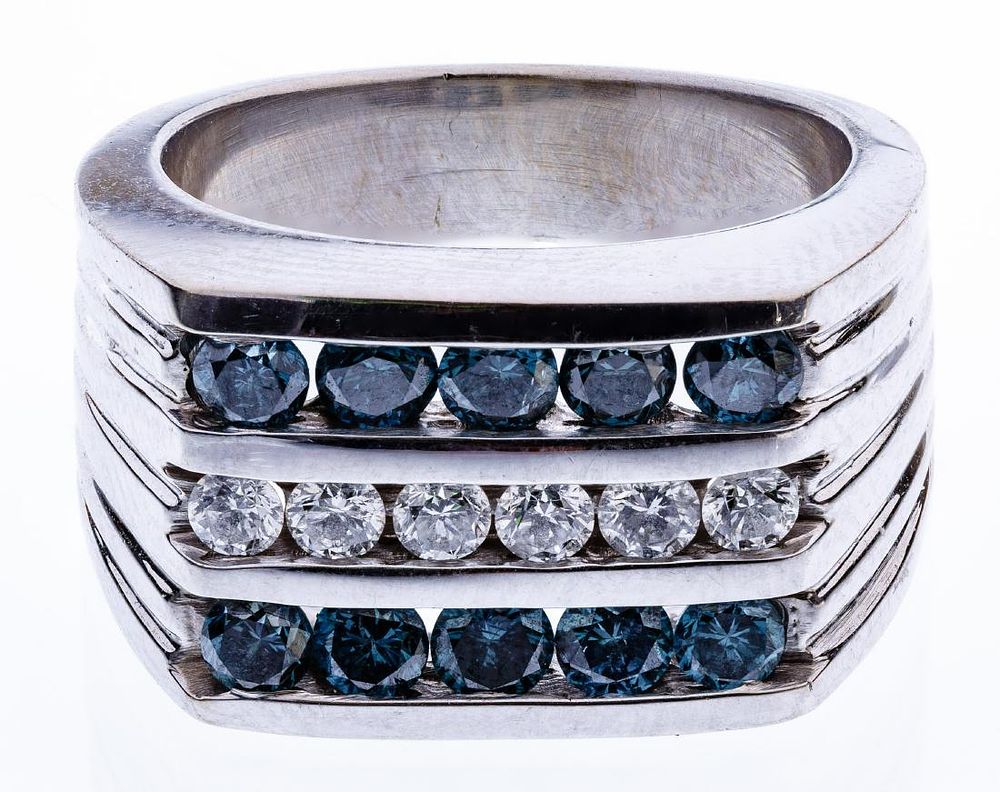 Lot 241: 14k White Gold and Diamond Ring