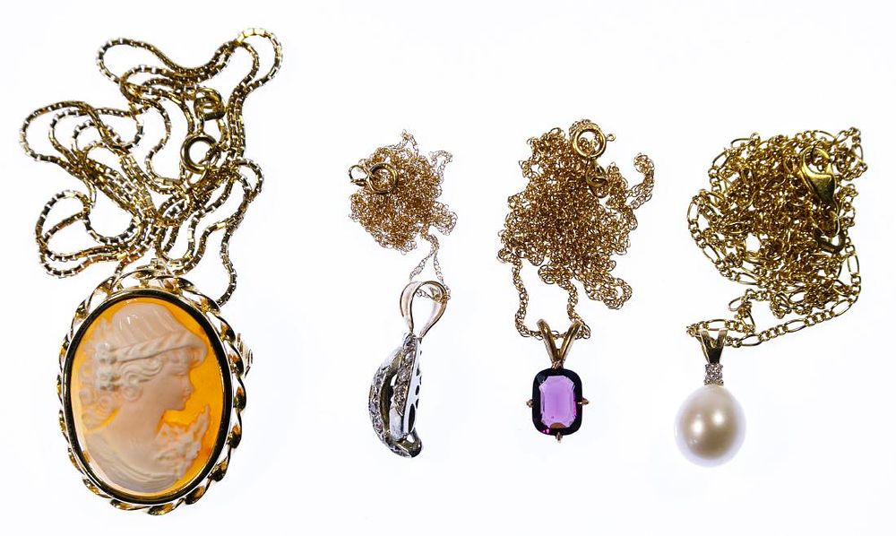 Lot 251: 14k Gold Necklace and Pendant Assortment
