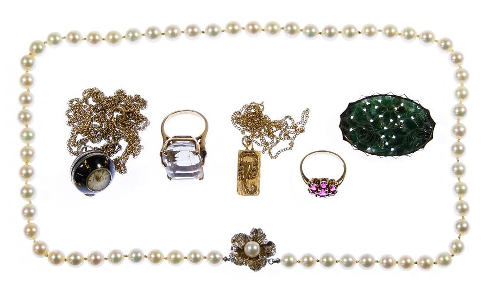 Lot 272: 14k Gold and 10k Gold Jewelry Assortment
