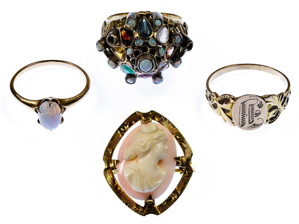 Lot 274: 14k Gold and 10k Gold Jewelry Assortment