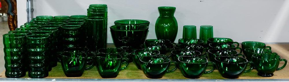 Lot 333: Red and Green Glassware Assortment