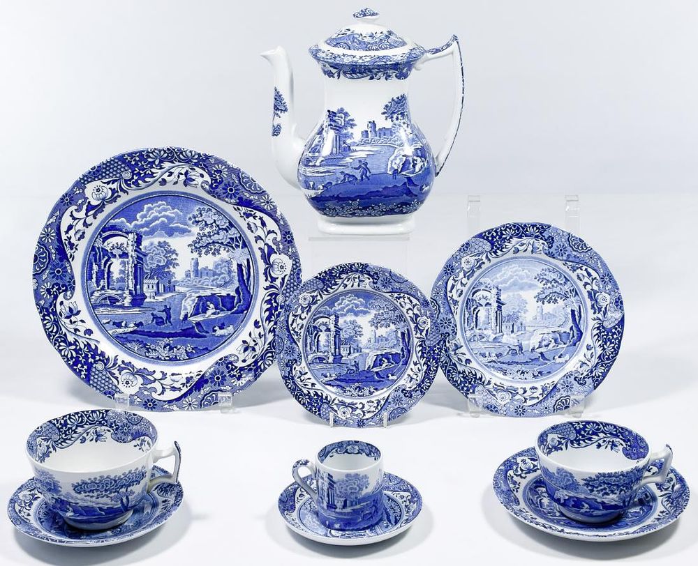 Lot 339: Spode 'Italian' China Service