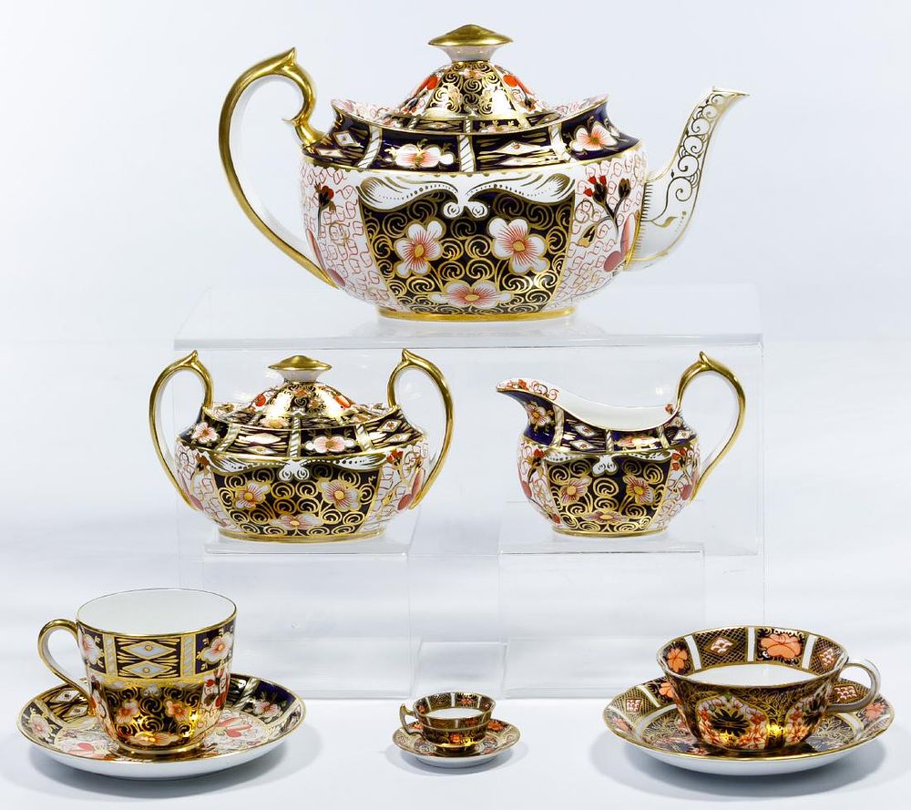 Lot 350: Royal Crown Derby 'Imari' Tea Service