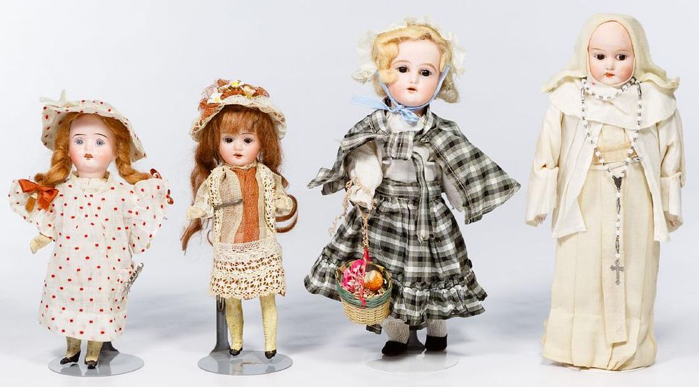 Lot 366: German Porcelain Head Doll Assortment