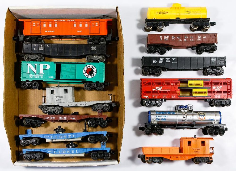 Lot 391: Lionel Model Train Assortment