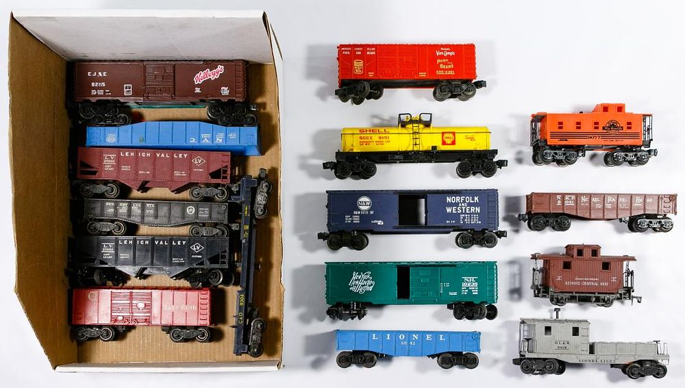 Lot 402: Model Train and Part Assortment