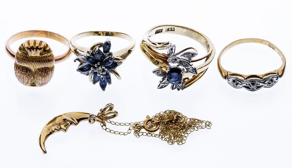 Lot 154: 14k Gold Ring Assortment