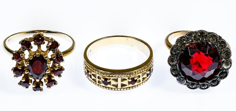 Lot 155: 14k Gold Rings