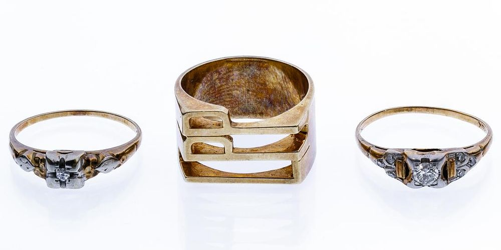 Lot 157: 14k Gold Rings