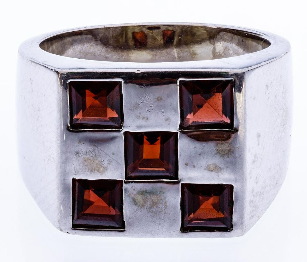 Lot 162: 14k White Gold and Garnet Ring