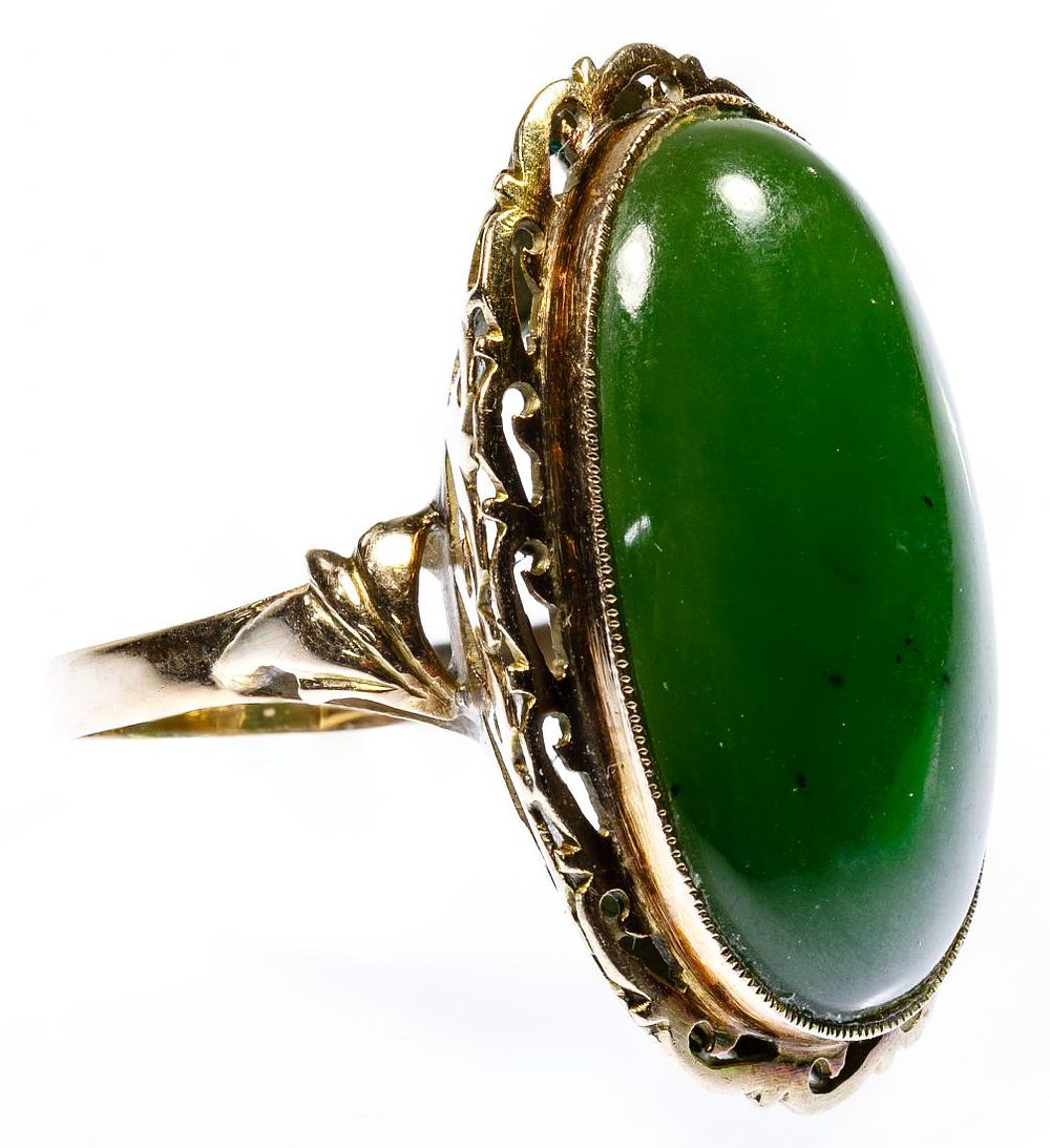 Lot 172: 14k Gold and Jadeite Jade Ring