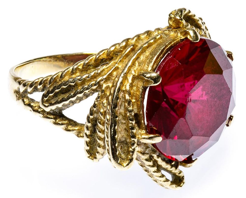 Lot 173: 14k Gold and Ruby Ring