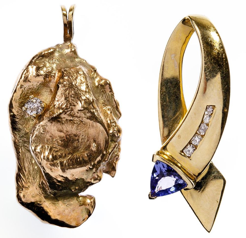 Lot 180: 14k Gold Pendants