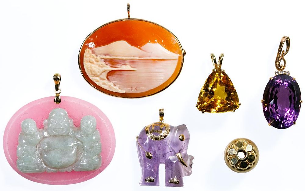 Lot 181: 14k Gold Pendant Assortment