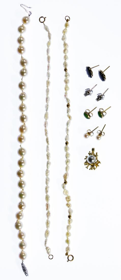 Lot 193: 14k Gold Jewelry Assortment