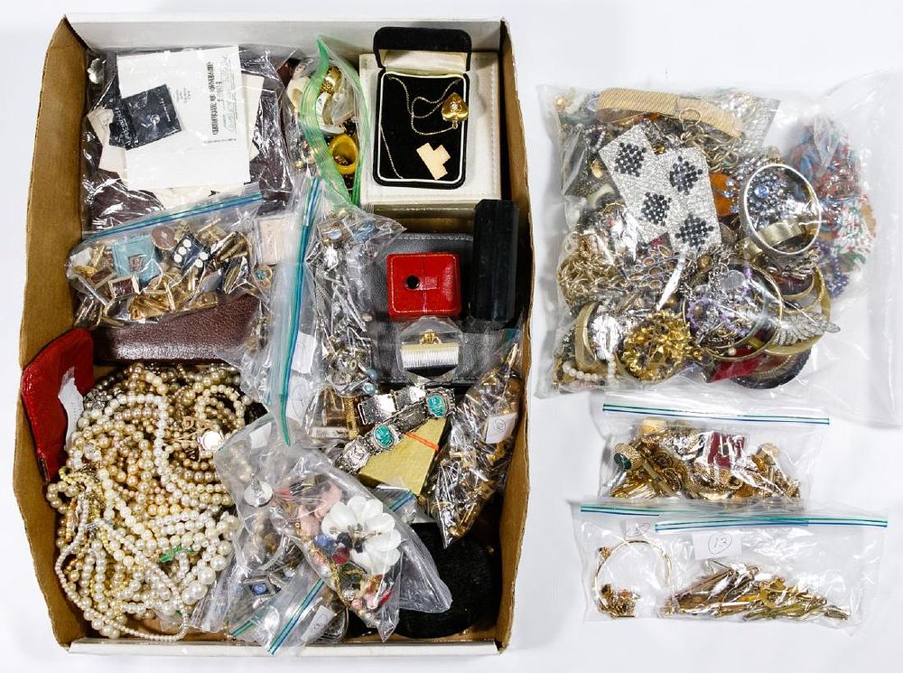 Lot 323: Costume Jewelry Assortment