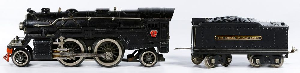 Lot 199: Lionel Model Train #1835E Engine and Tender