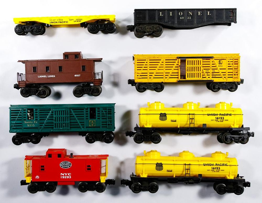 Lot 218: Lionel Model Train Assortment