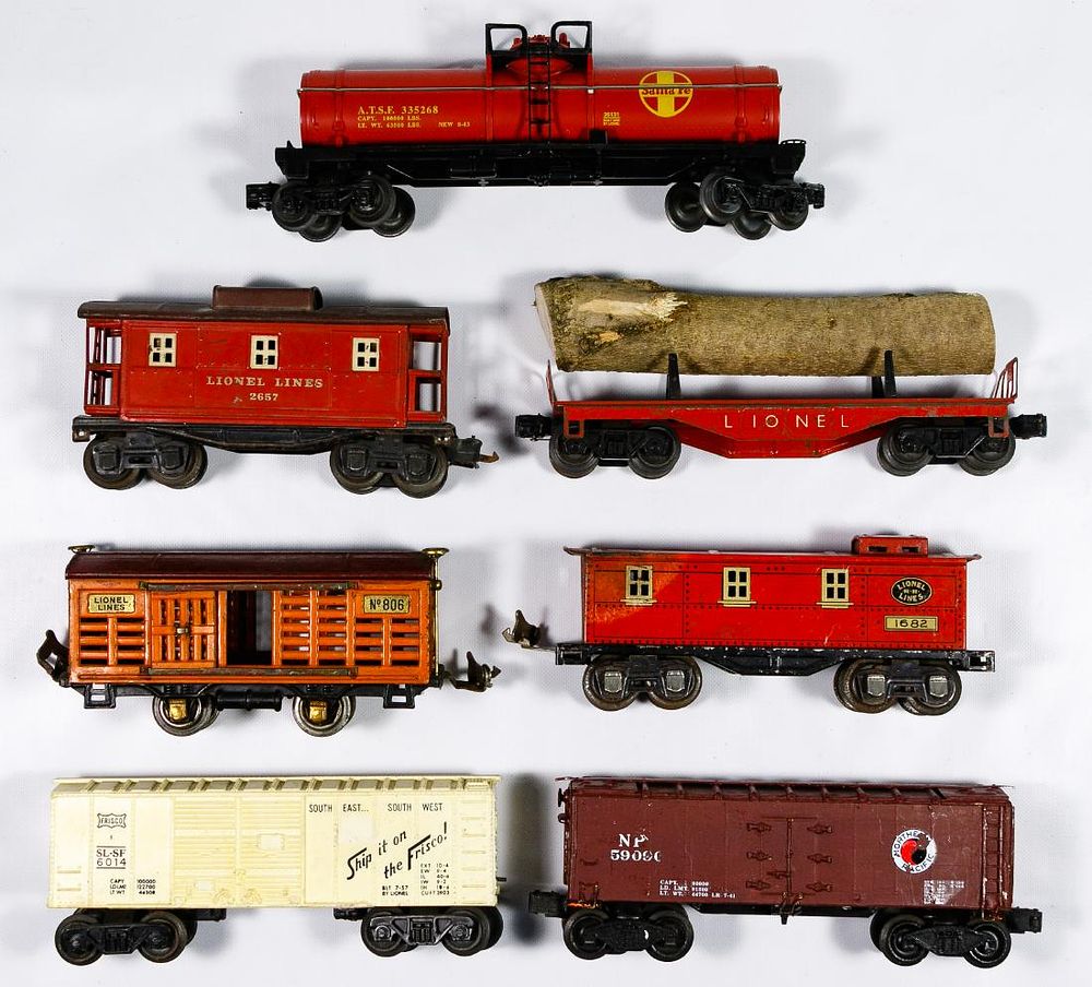 Lot 225: Lionel Model Train Car Assortment
