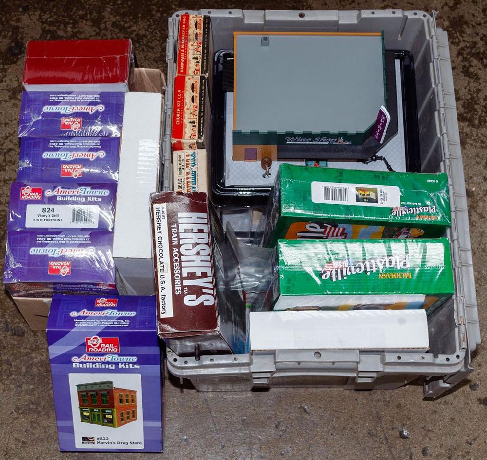 Lot 316: Model Train Boxed Accessory Assortment